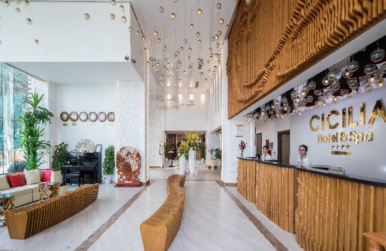 cicilia-lễ tân-min